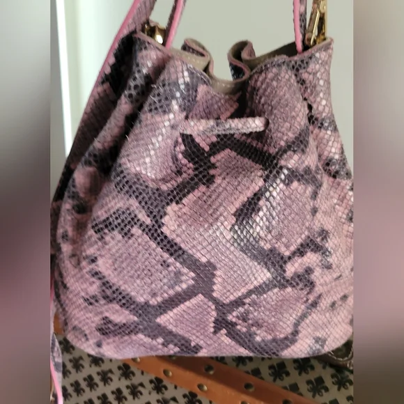 VITTORIA Napoli  pink python embossed  raw leather mini drawstring crossbody bag - Picture 14 of 16